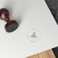 Yoga Logotipo Vertical – Logo-mockup-02